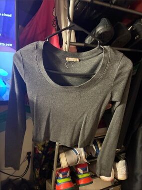 Heart & Hips Gray Ribbed Long Sleeve Crop Top